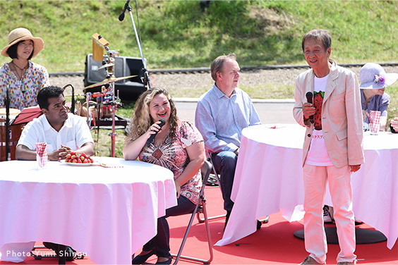 Open-air Performance #3 ／ spring 2016 <i>Strawberry Express</i>