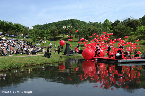 Open-air Performance #3 ／ spring 2016 <i>Strawberry Express</i>