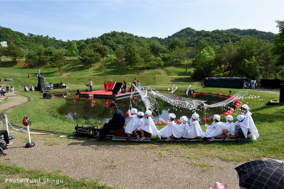 Open-air Performance #3 ／ spring 2016 <i>Strawberry Express</i>