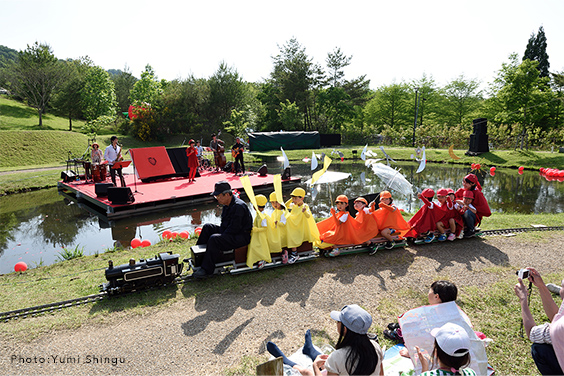 Open-air Performance #3 ／ spring 2016 <i>Strawberry Express</i>