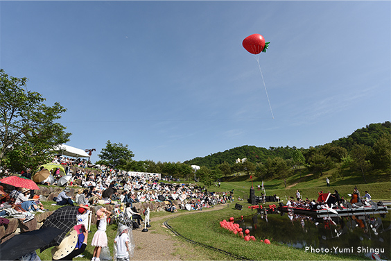 Open-air Performance #3 ／ spring 2016 <i>Strawberry Express</i>